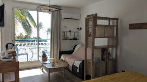 Coffres-forts dans les chambres, fer et planche à repasser