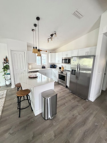 Walk to Beach • Sleeps 8 • Dog Friendly • Fire Pit + Grill