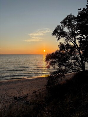 On the beach, sun-loungers, beach towels - Modern Lake Michigan Cottage with Private Beach on Low Bluff (Montague)