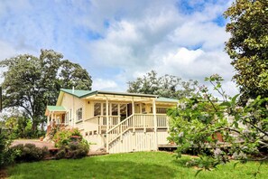 Exterior - Million Dollar Views by the Ocean (Auckland)