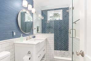 Hair dryer, towels - Old Oak Oasis|Hot Tub·Golf Cart·Fire Pit·MHC (Morehead City)
