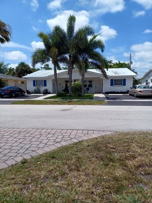 Exterior - Close enough to the beach... (Deerfield Beach)