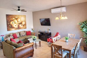 Living area - 2BR Condo Near Sandy Beach - Pool - Fast WiFi (Puerto Peñasco)