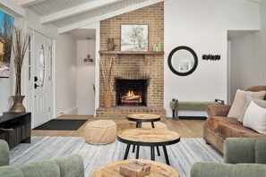 Interior - Mountain Road Retreat (Front Royal)