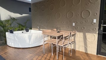 Deluxe Studio, Garden View | Outdoor dining