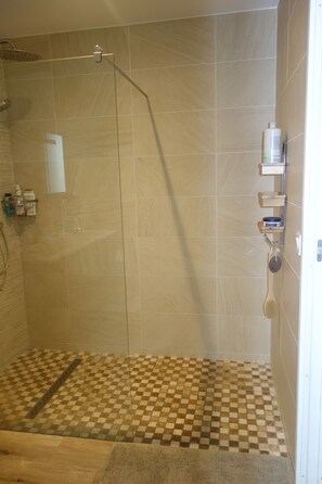 Shower, hair dryer, towels, soap - Between Ocean and Forest in Léon beautiful contemporary wooden house for 8 people. (Léon)