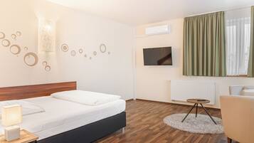 Double Room | Desk, free WiFi