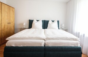 1 bedroom, iron/ironing board, free WiFi, bed sheets - 4-Star private and high-quality holiday home - enjoy your Alp views. (Lindau)