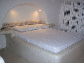 Room - Christina's Cave House (Santorini)