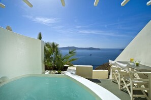 Outdoor dining - Enigma Apartments & Suites (Santorini)
