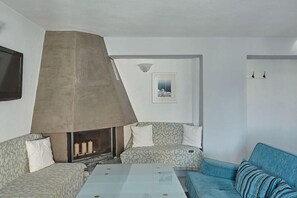 Living area - Villa Dakoronia (Santorini)