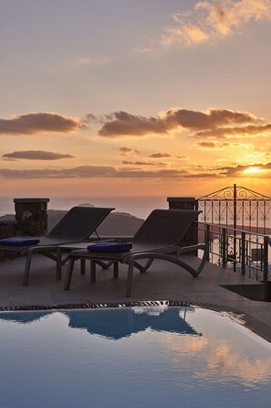Pool - Villa Dakoronia (Santorini)