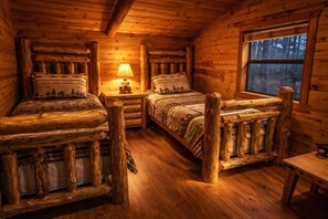 Iron/ironing board, WiFi, bed sheets - 3-bedroom cabin in welcoming Broken Bow with AC and charm (Broken Bow)