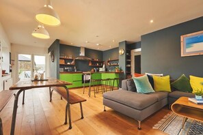 Living area - The Crabshell (Kingsbridge)