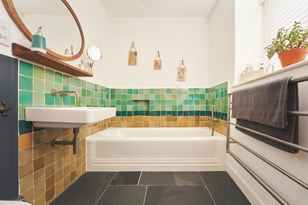 Towels, soap, shampoo, toilet paper