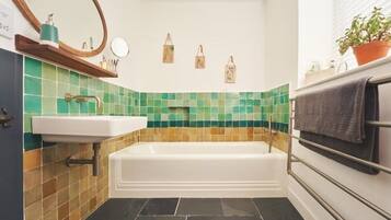 Towels, soap, shampoo, toilet paper