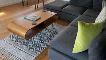 Apartment, Balcony, River View | Living area