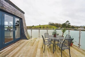 Outdoor dining - The Crabshell (Kingsbridge)