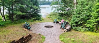 Enjoyable 4-bedroom cabin with AC in Niagara, on a private 56 acre lake