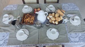 Petit déjeuner composé de spécialités régionales compris tous les jours