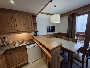 Coffee/tea maker, fridge, microwave, oven - 100m from shops, 1st floor, view resort, balcony, ski locker, 37m², Valmorel (Valmorel)