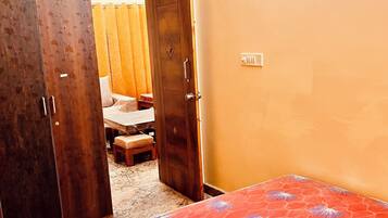2 bedrooms, WiFi, bed sheets, wheelchair access