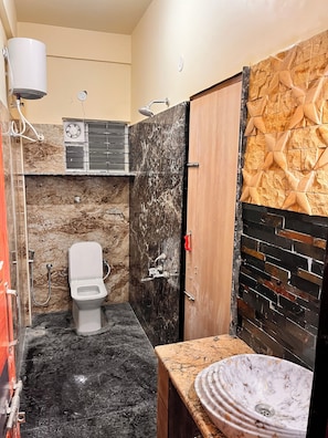 Toalhas de banho, sabonete, shampoo 
