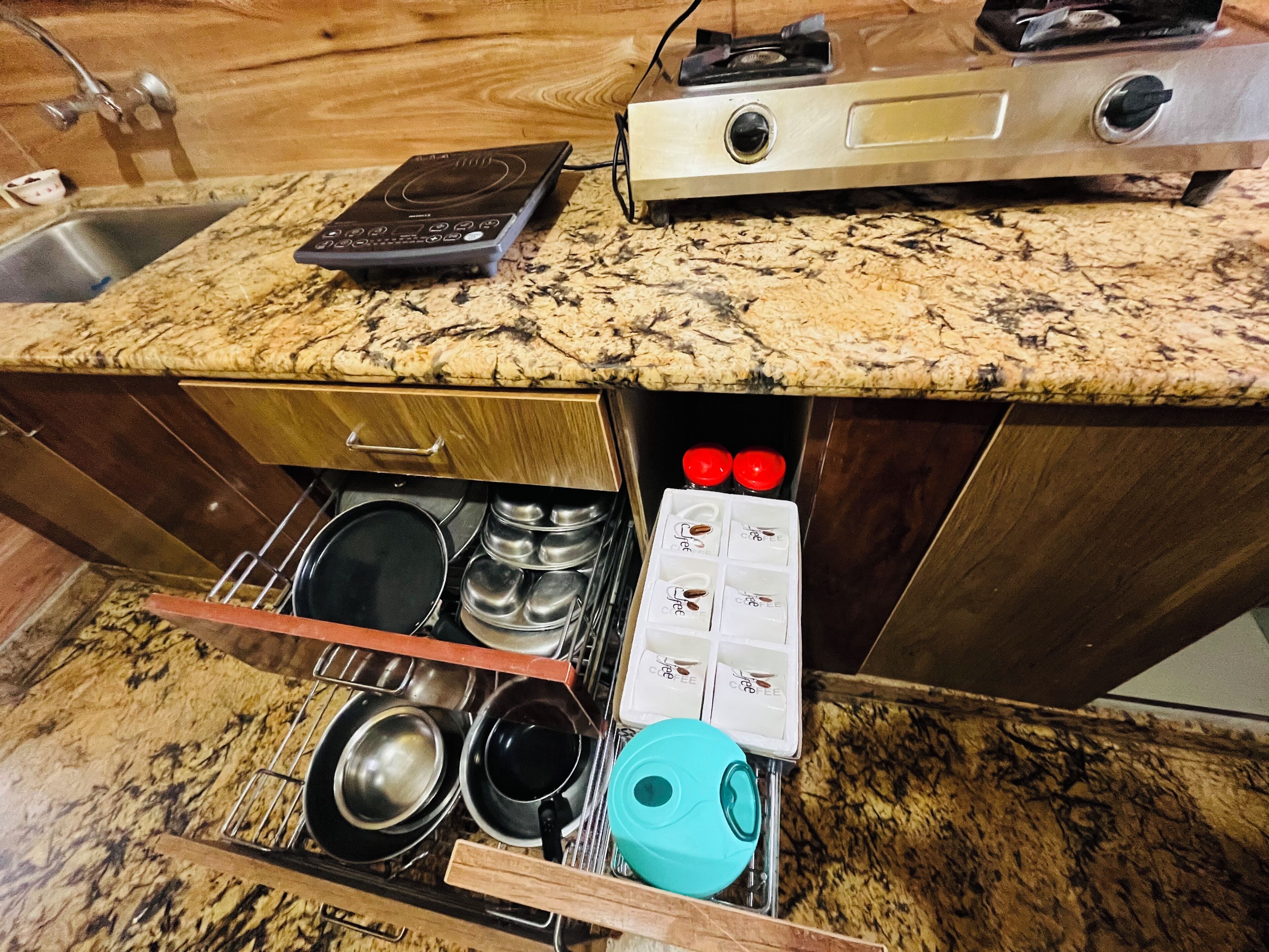 Fridge, stovetop, cookware/dishes/utensils, dining tables