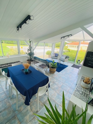 Dining - Country house with private pool 20 min from the ocean (Chasnais)