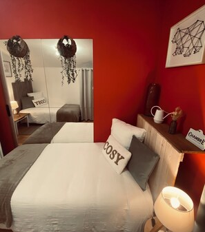 3 bedrooms, iron/ironing board, travel crib, free WiFi - Country house with private pool 20 min from the ocean (Chasnais)