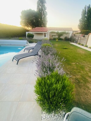 Outdoor pool, a heated pool - Country house with private pool 20 min from the ocean (Chasnais)