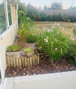 Property grounds - Country house with private pool 20 min from the ocean (Chasnais)