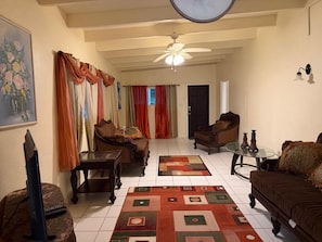 Living area - 2-bedroom apartment in fantastic Christiansted with AC and comfort (Christiansted)
