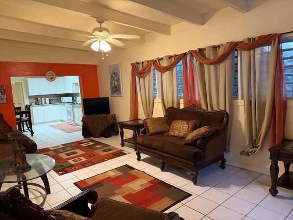 Living area - 2-bedroom apartment in fantastic Christiansted with AC and comfort (Christiansted)