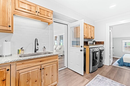 Historic Farmhouse on a Working Farm with Modern Comforts 22 Miles from Raleigh