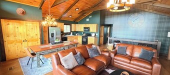 Retreat•50 Acres•Mtn Views• Hot Tub•Fire Pit•Sleeps 10•Game Room•Carters Lake