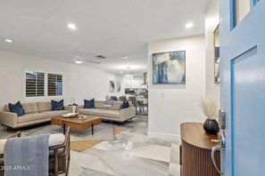 TV - Contemporary Glam! Resort Style Home w/ Pool, Old Town (Scottsdale)