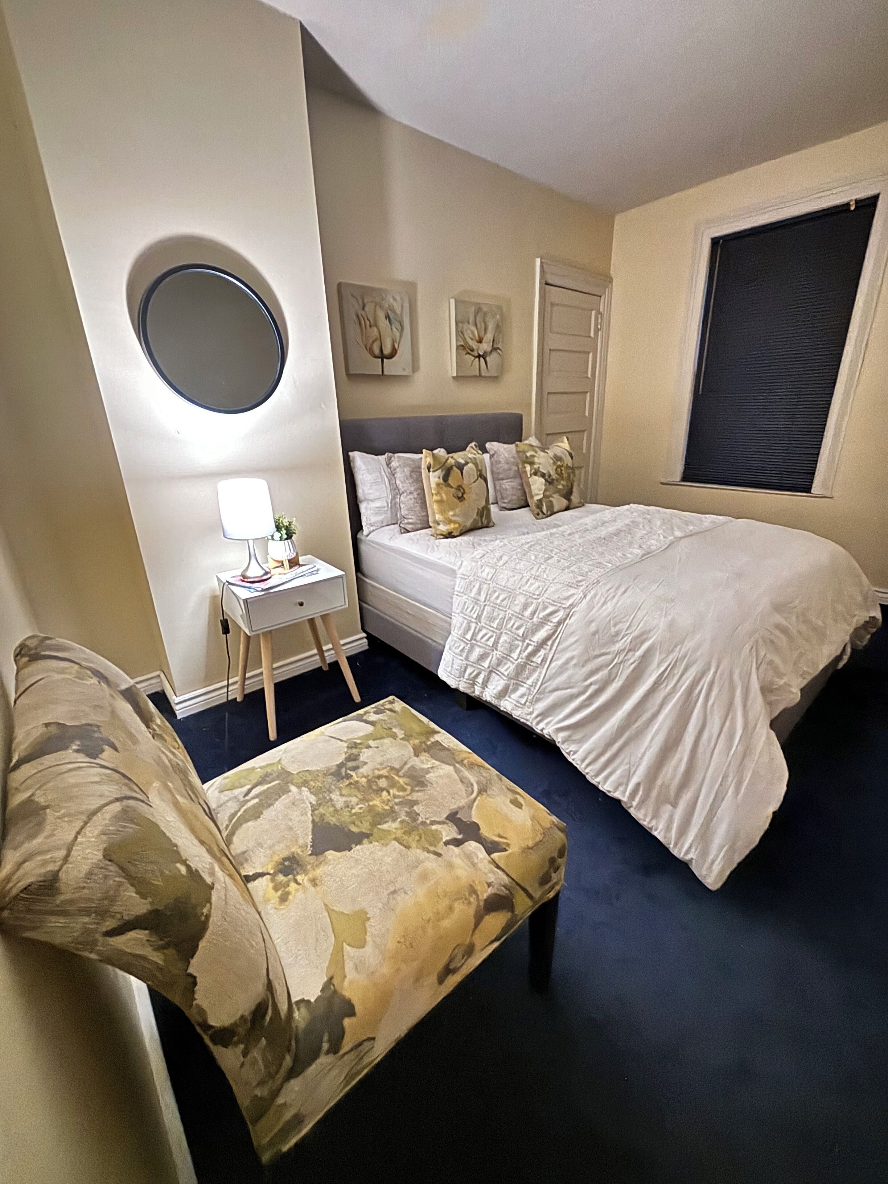 Silitysrauta/-lauta, Wi-Fi, vuodevaatteet