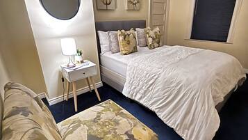 Silitysrauta/-lauta, Wi-Fi, vuodevaatteet