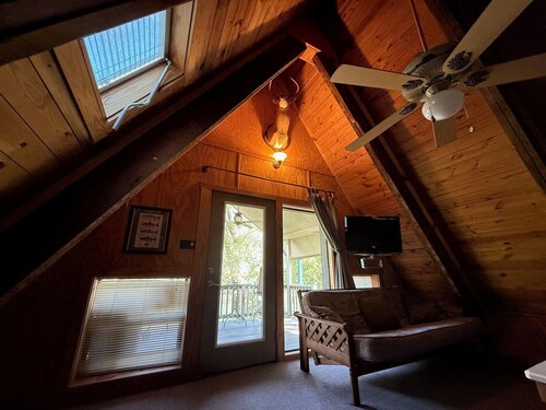 White River Trout Lodge 5-Bedrooms 3-Bathrooms 3-Kitchens 3-Living Rooms