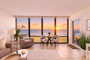 TV - Beachfront Condo/ Pool/ Surfing/ Fishing (Virginia Beach)