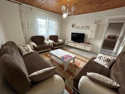 HAPPY HOUSE