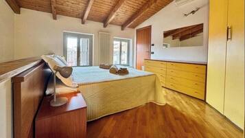 Bügeleisen/Bügelbrett, Internetzugang, Bettwäsche