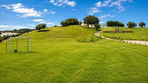 A grassy field with a soccer goal, trees, and a playground. - Pouso Du’Vagar is located in Cuba (Baixo Alentejo). The house is a spacious V4. (Cuba)