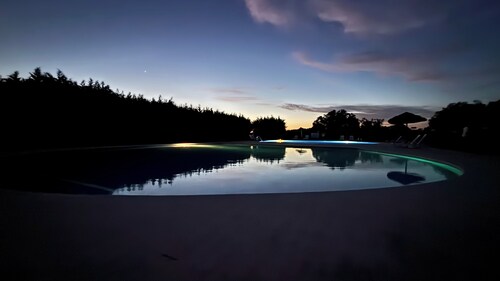Pouso Du’Vagar is located in Cuba (Baixo Alentejo). The house is a spacious V4.