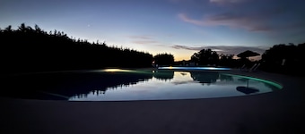Pouso Du’Vagar is located in Cuba (Baixo Alentejo). The house is a spacious V4.
