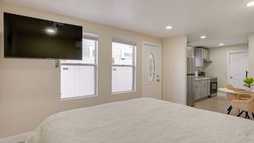 Iron/ironing board, WiFi, bed sheets