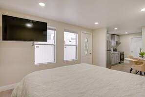 Silitysrauta/-lauta, Wi-Fi, vuodevaatteet