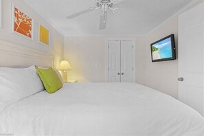 1 slaapkamer, een strijkplank/strijkijzer, gratis wifi, beddengoed