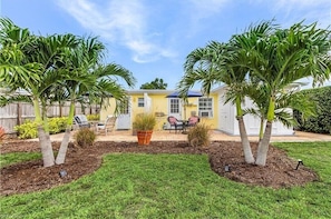 Terrace/patio - The Cozy 1 Bed / 1 Bath Duplex Near Vanderbilt Beach (Naples)